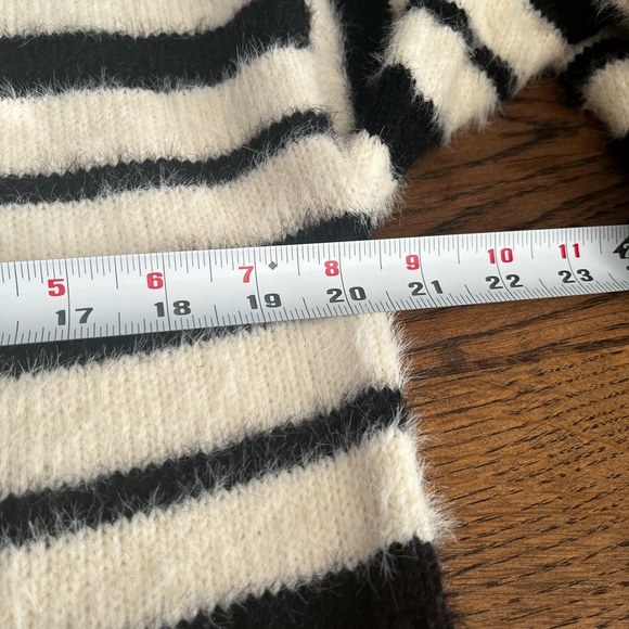 Violet & Ruby Super Soft & Comfy Sweater!! - Picture 11 of 14